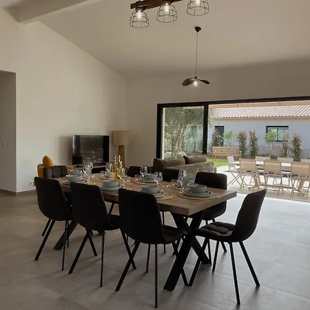 Maison 6 Personnes Avec Piscine Et Grand Jardin *