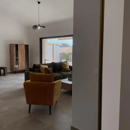 Maison 6 Personnes Avec Piscine Et Grand Jardin *