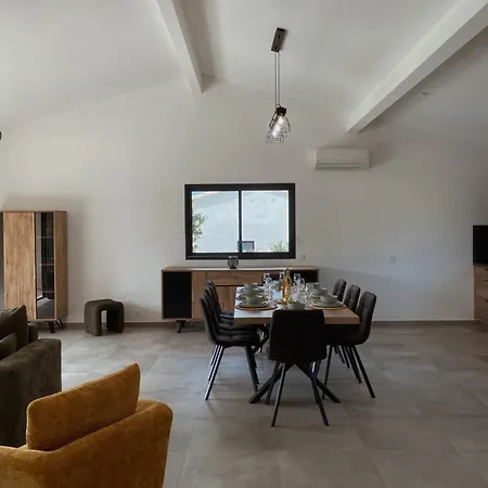 Maison 6 Personnes Avec Piscine Et Grand Jardin