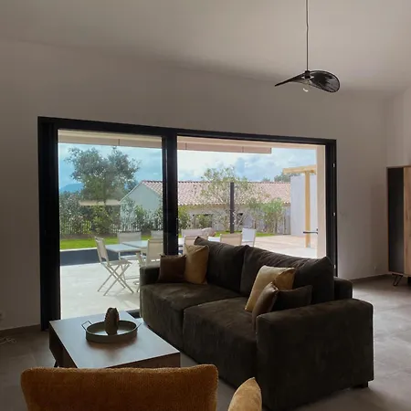 Maison 6 Personnes Avec Piscine Et Grand Jardin Zonza